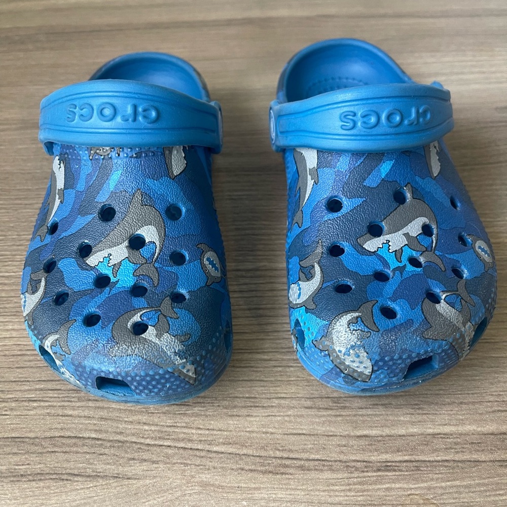 Toddler boys blue shark crocs size 9